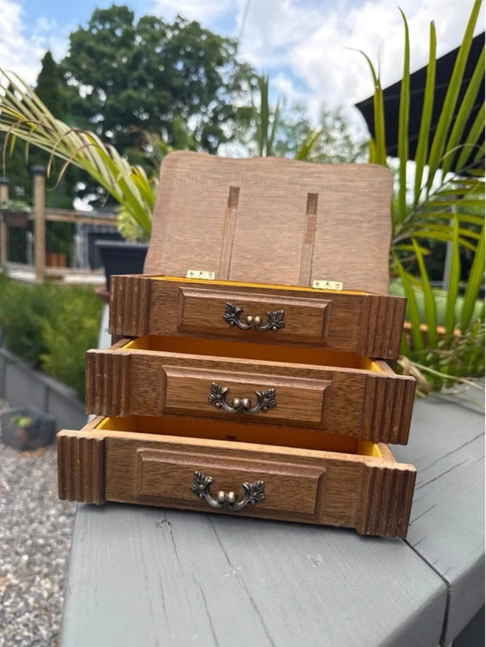 Beautiful vintage wooden jewelry box-gold felt